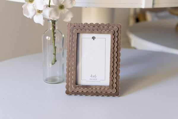 Scalloped 4x6 Wood Photo Frame | Natural or Espresso