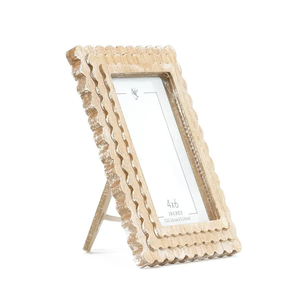 Scalloped 4x6 Wood Photo Frame | Natural or Espresso